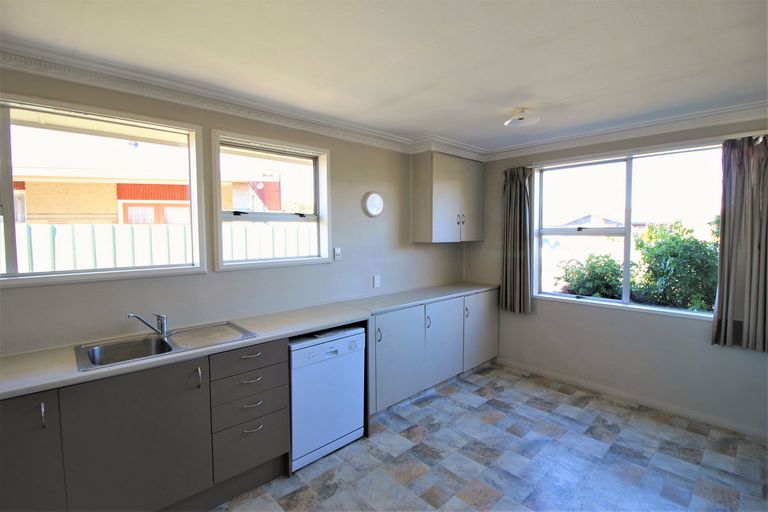 Photo of property in 8 Campbell Street, Alexandra, 9320
