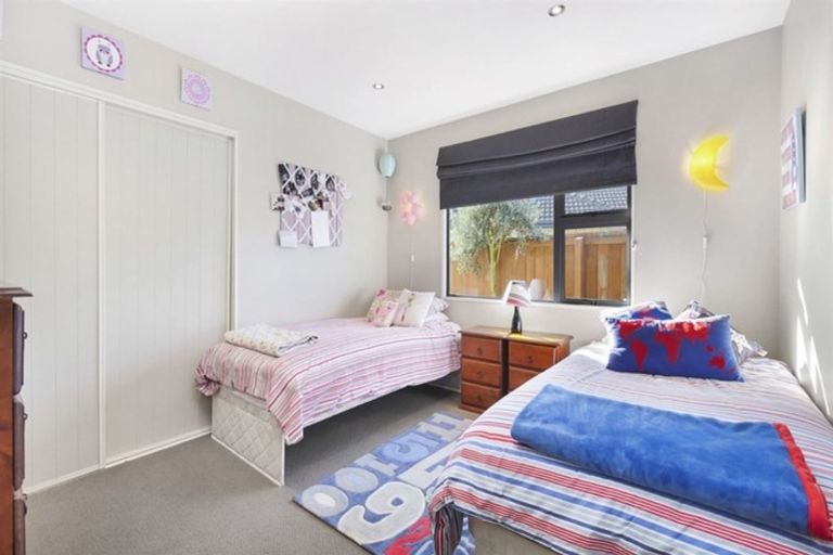 Photo of property in 25 Linkwater Way, Parklands, Christchurch, 8083