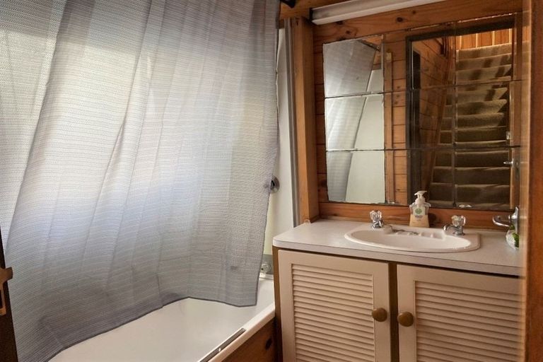 Photo of property in 1 Highlands Place, Highlands Park, New Plymouth, 4312