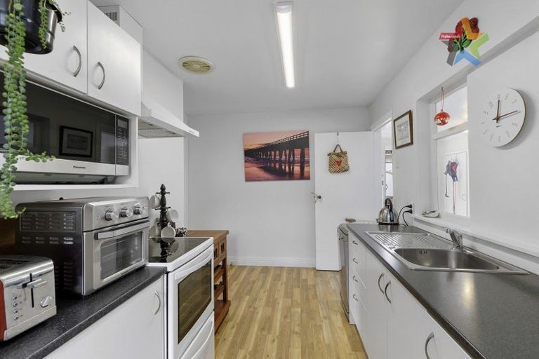 Photo of property in 39 Raukawa Street, Stokes Valley, Lower Hutt, 5019