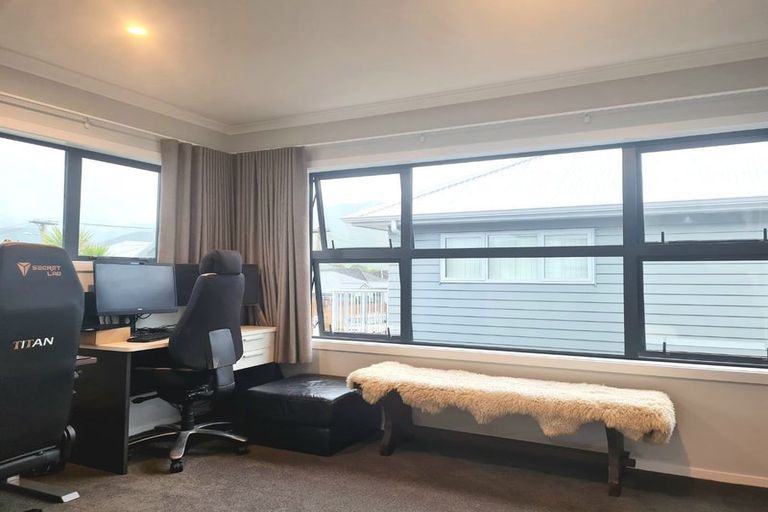 Photo of property in 1 Climie Way, Trentham, Upper Hutt, 5018