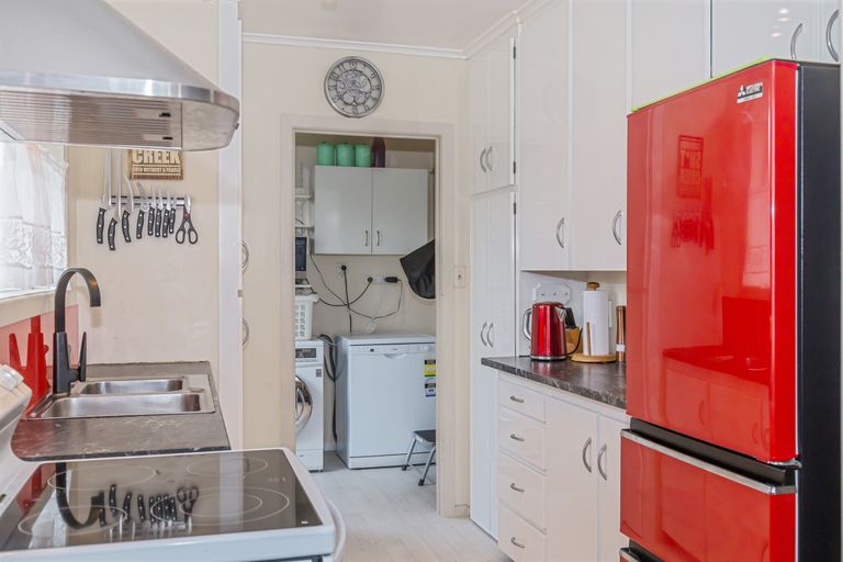 Photo of property in 1/23 Merton Avenue, Glenfield, Auckland, 0627