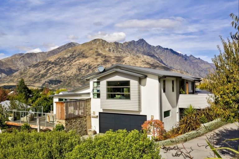 Photo of property in 2 Lindmore Lane, Lower Shotover, Queenstown, 9371