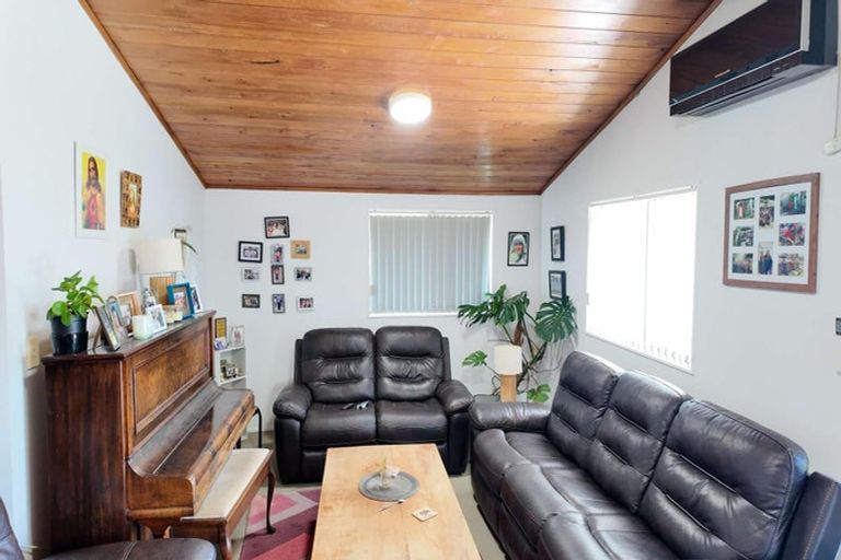 Photo of property in 372 Swanson Road, Ranui, Auckland, 0612