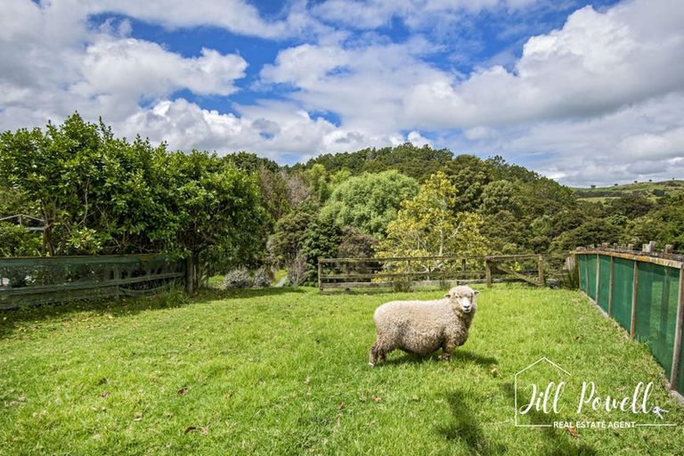 Photo of property in 37 Pahi Road, Paparoa, 0571