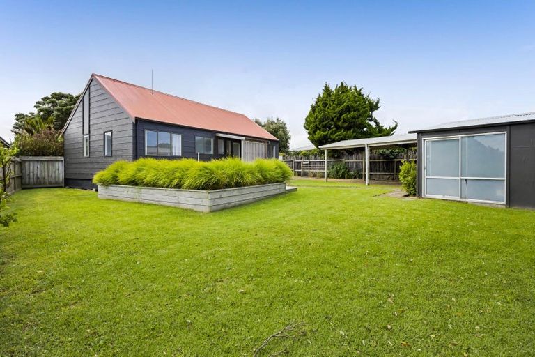 Photo of property in 9 Pohutukawa Drive, Opunake, 4616
