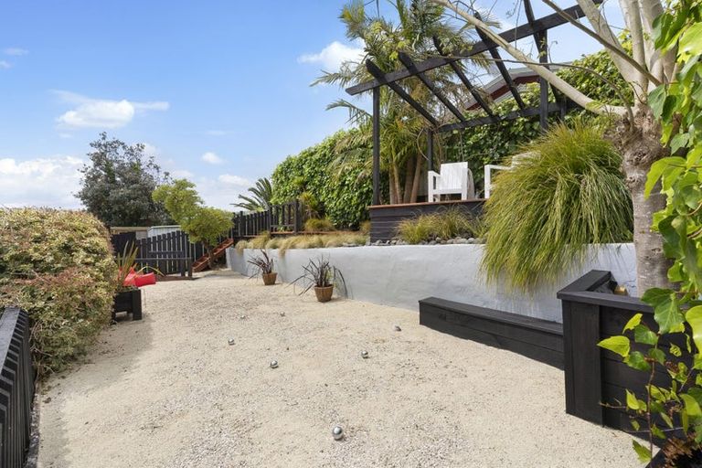 Photo of property in 2/11 Rangeview Road, Sunnyvale, Auckland, 0612