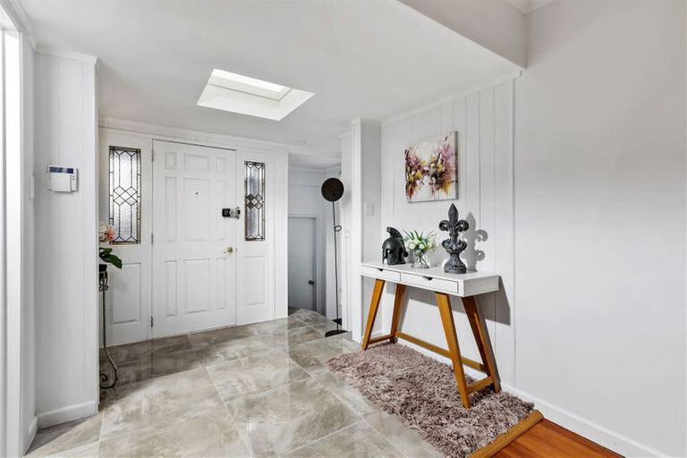 Photo of property in 89 East Coast Road, Castor Bay, Auckland, 0620