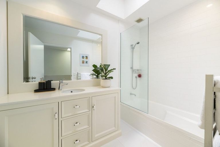 Photo of property in 215a Oceanbeach Road, Mount Maunganui, 3116