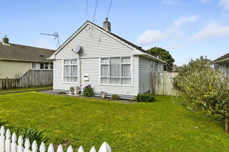 Photo of property in 67 Fairfield Road, Hawera, 4610