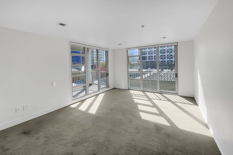 Photo of property in Q-central 44-58 Apartments, 2a/54 Liverpool Street, Auckland Central, Auckland, 1010