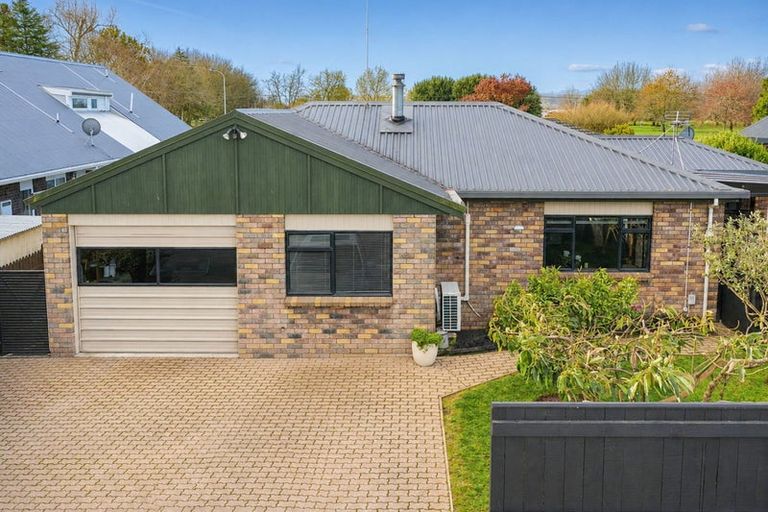 Photo of property in 67 Bowen Street, Cambridge, 3434