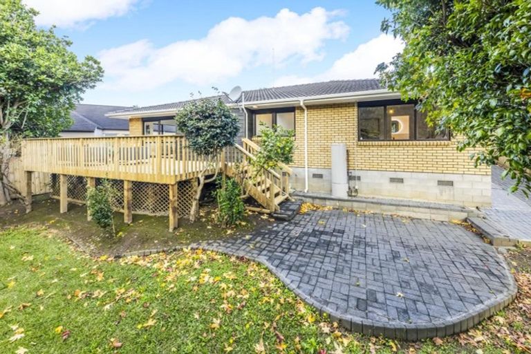 Photo of property in 43 Ewhurst Place, Goodwood Heights, Auckland, 2105