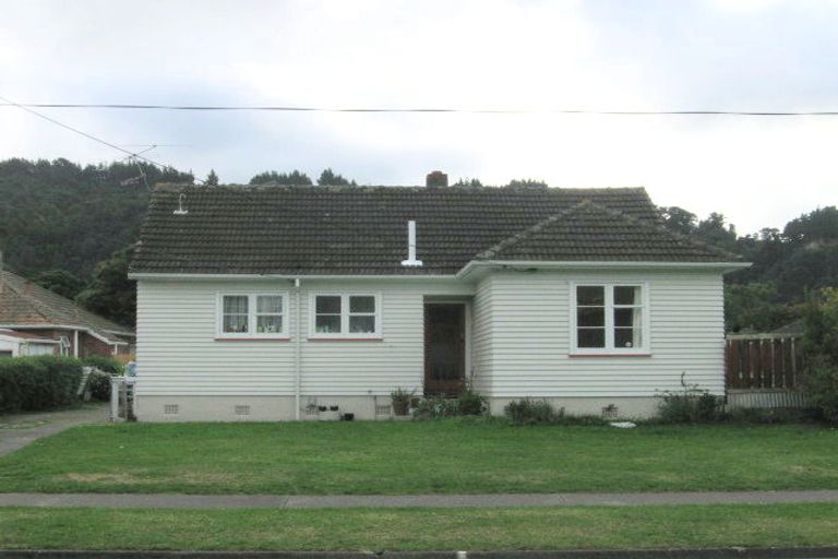 Photo of property in 11 Reynolds Street, Taita, Lower Hutt, 5011