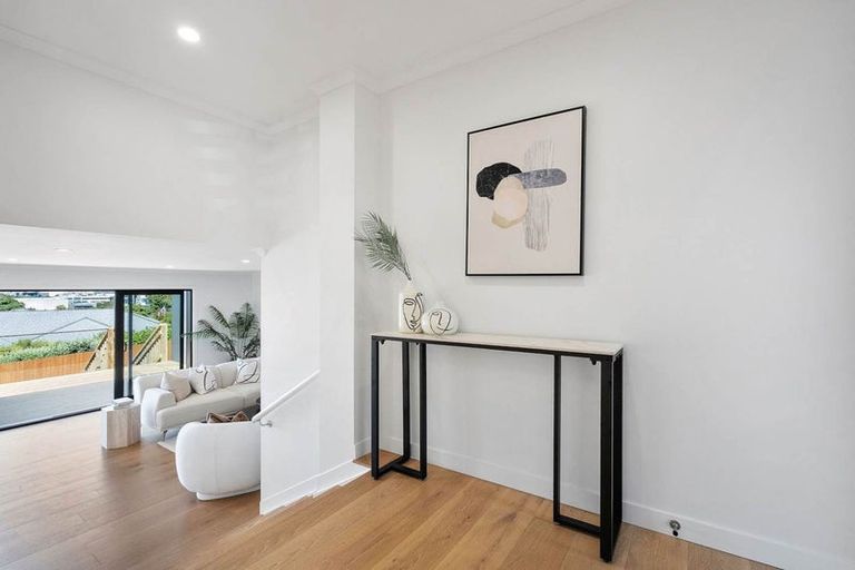 Photo of property in 20 Baulcomb Parade, Windsor Park, Auckland, 0632