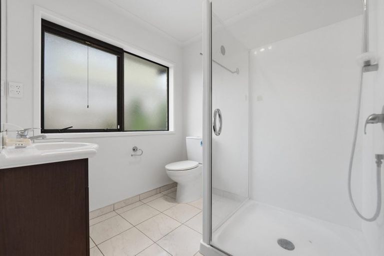 Photo of property in 2 Spring Valley Place, Oteha, Auckland, 0632