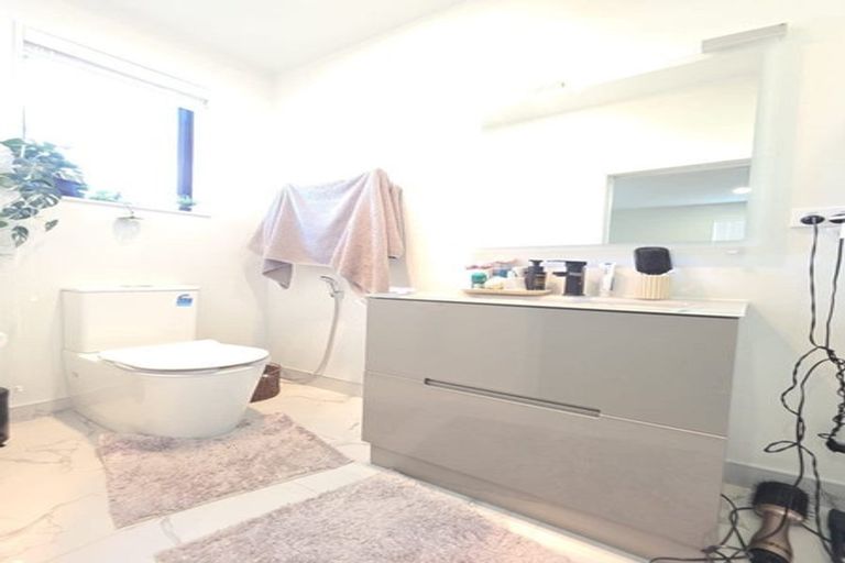 Photo of property in 14a Riserra Drive, Ranui, Auckland, 0612
