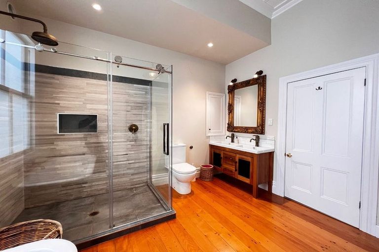 Photo of property in 25 Shoal Bay Road, Devonport, Auckland, 0624