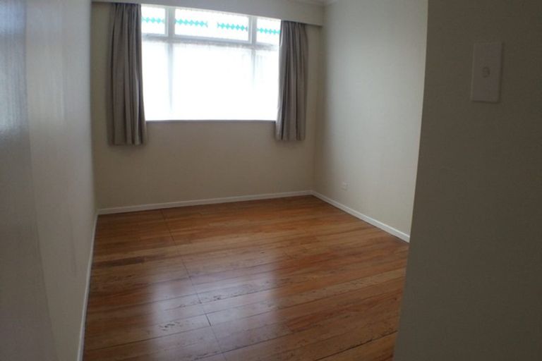 Photo of property in 5 West Coast Road, Glen Eden, Auckland, 0602