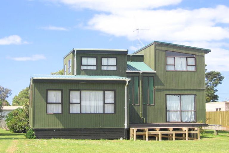 Photo of property in 4 Hereford Place, Waihi Beach, 3611