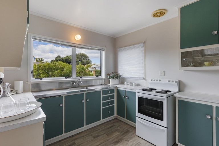 Photo of property in 3/10 Shakespeare Road, Milford, Auckland, 0620