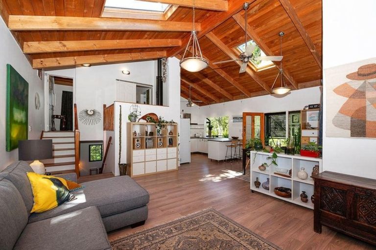 Photo of property in 24 Valley Road, Titirangi, Auckland, 0604