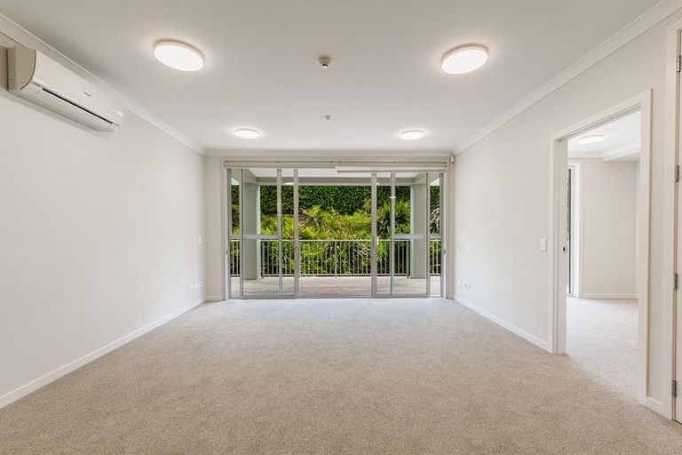 Photo of property in 16 Rewa Rewa Lane, Orewa, 0931