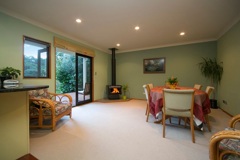 Photo of property in 182b Forest Hill Road, Waiatarua, Auckland, 0612