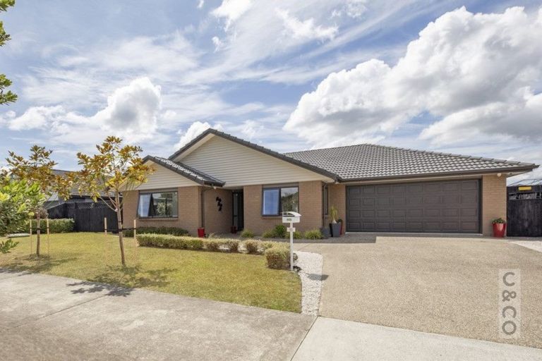 Photo of property in 11 Pohutukawa Parade, Riverhead, 0820