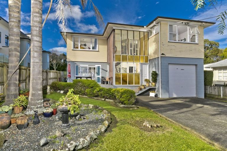 Photo of property in 11 Preston Avenue, Henderson, Auckland, 0610