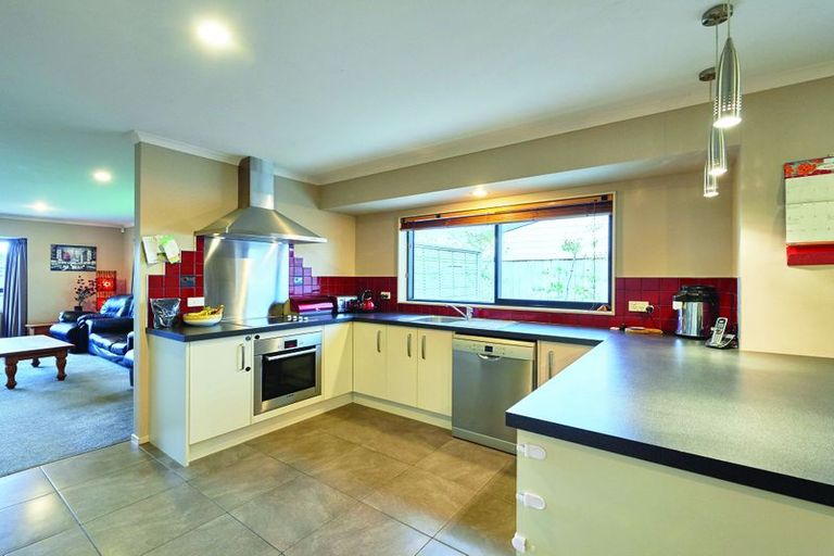Photo of property in 23 Walnut Grove, Kelvin Grove, Palmerston North, 4414