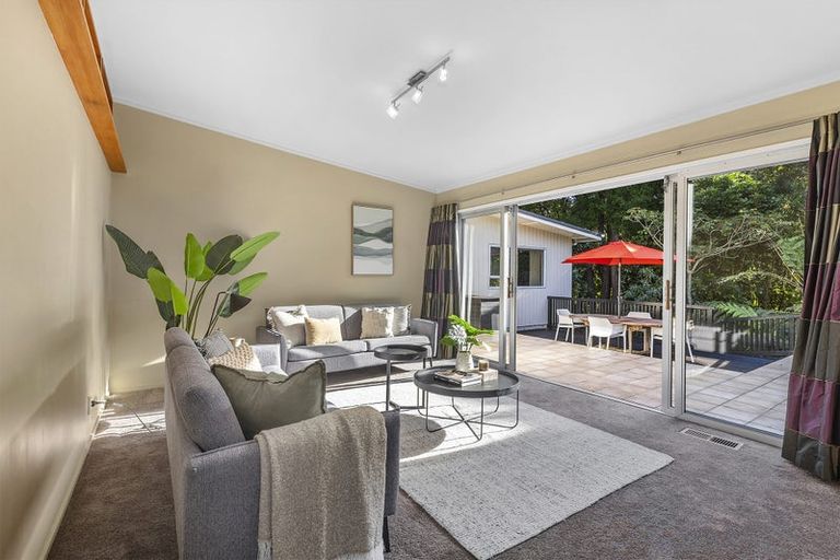 Photo of property in 100 Larsen Crescent, Tawa, Wellington, 5028