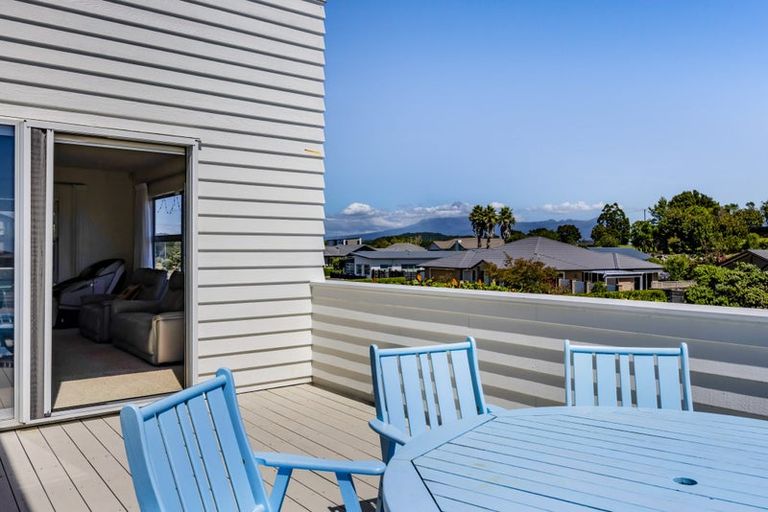 Photo of property in 16 Links Drive, Waiwhakaiho, New Plymouth, 4312