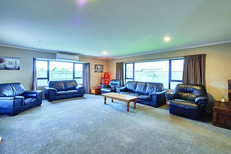 Photo of property in 23 Walnut Grove, Kelvin Grove, Palmerston North, 4414