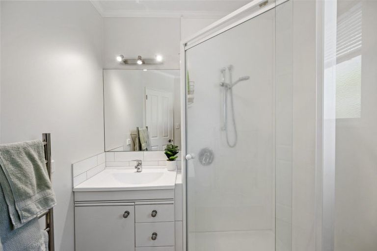 Photo of property in 15 Pukekura Place, Taradale, Napier, 4112