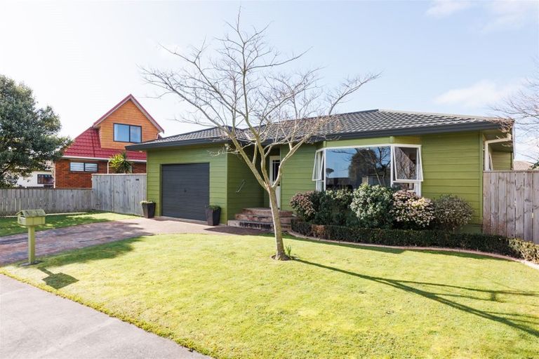 Photo of property in 43 Dalfield Place, Highbury, Palmerston North, 4412