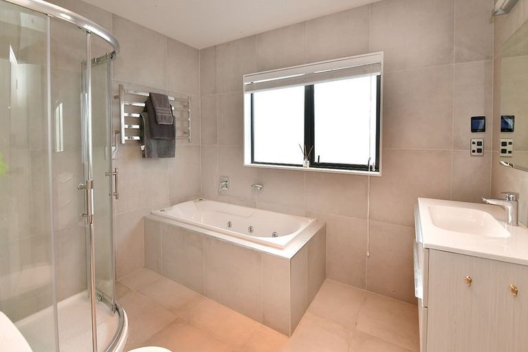 Photo of property in 46 Harvest Avenue, Orewa, 0931