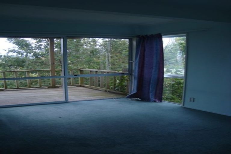 Photo of property in 635 Glenfield Road, Totara Vale, Auckland, 0629