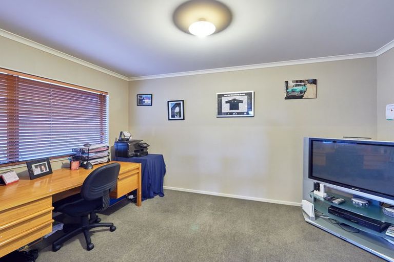 Photo of property in 23 Walnut Grove, Kelvin Grove, Palmerston North, 4414