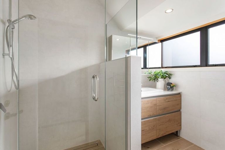 Photo of property in 114b Memorial Avenue, Burnside, Christchurch, 8053