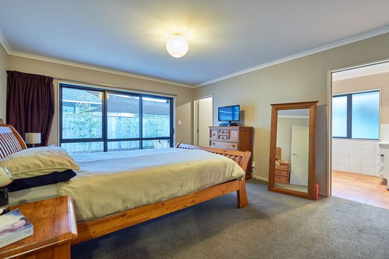 Photo of property in 23 Walnut Grove, Kelvin Grove, Palmerston North, 4414