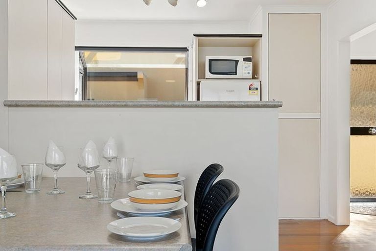 Photo of property in 22 Maunganui Road, Mount Maunganui, 3116