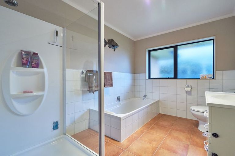 Photo of property in 23 Walnut Grove, Kelvin Grove, Palmerston North, 4414