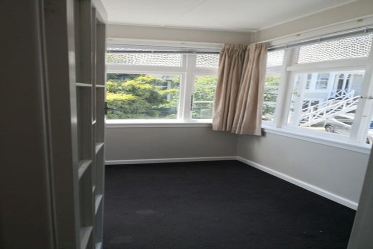 Photo of property in 6 Rixon Grove, Mount Victoria, Wellington, 6011