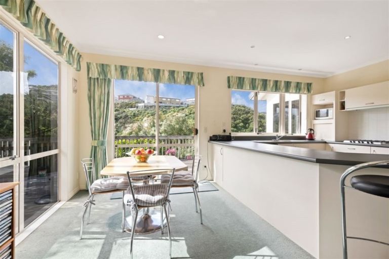 Photo of property in 34 Amesbury Drive, Churton Park, Wellington, 6037