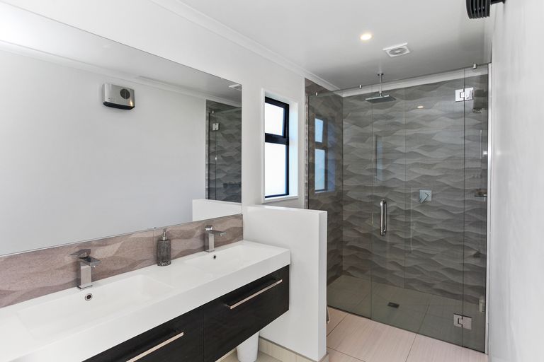 Photo of property in 16 Little Oaks Drive, Yaldhurst, Christchurch, 8042