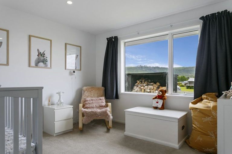 Photo of property in 6 Kahikatea Drive, Kinloch, Taupo, 3377