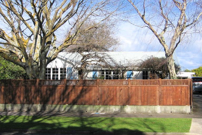 Photo of property in 24 Surrey Crescent, Hokowhitu, Palmerston North, 4410