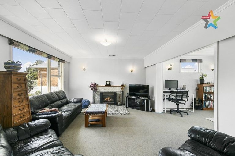 Photo of property in 9 Cedar Street, Maungaraki, Lower Hutt, 5010