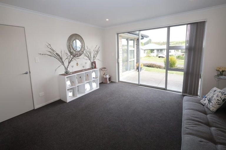 Photo of property in 35 Rochfort Crescent, Pyes Pa, Tauranga, 3112